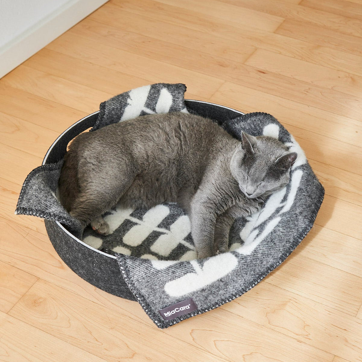 MiaCara Flora Cat Blanket